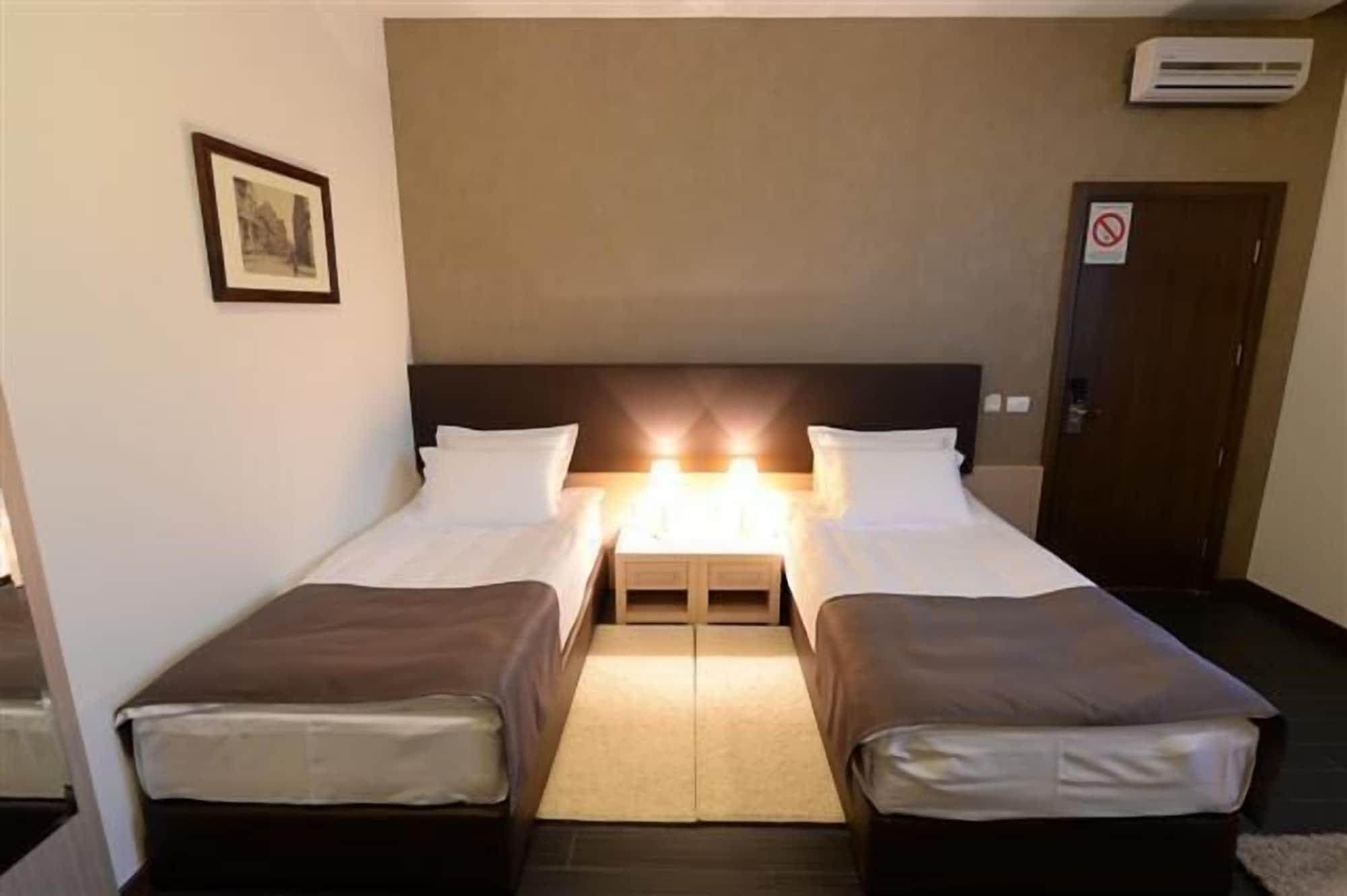 Hotel Majdan Belgrad Dış mekan fotoğraf