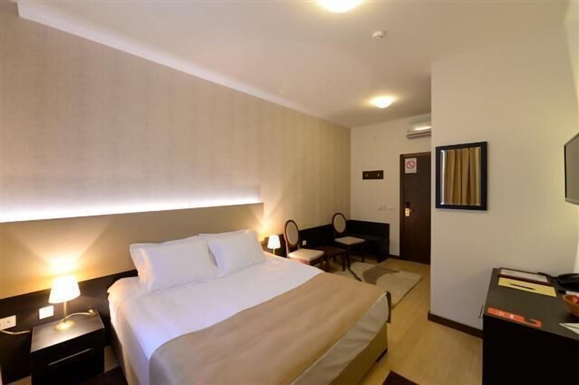Hotel Majdan Belgrad Dış mekan fotoğraf