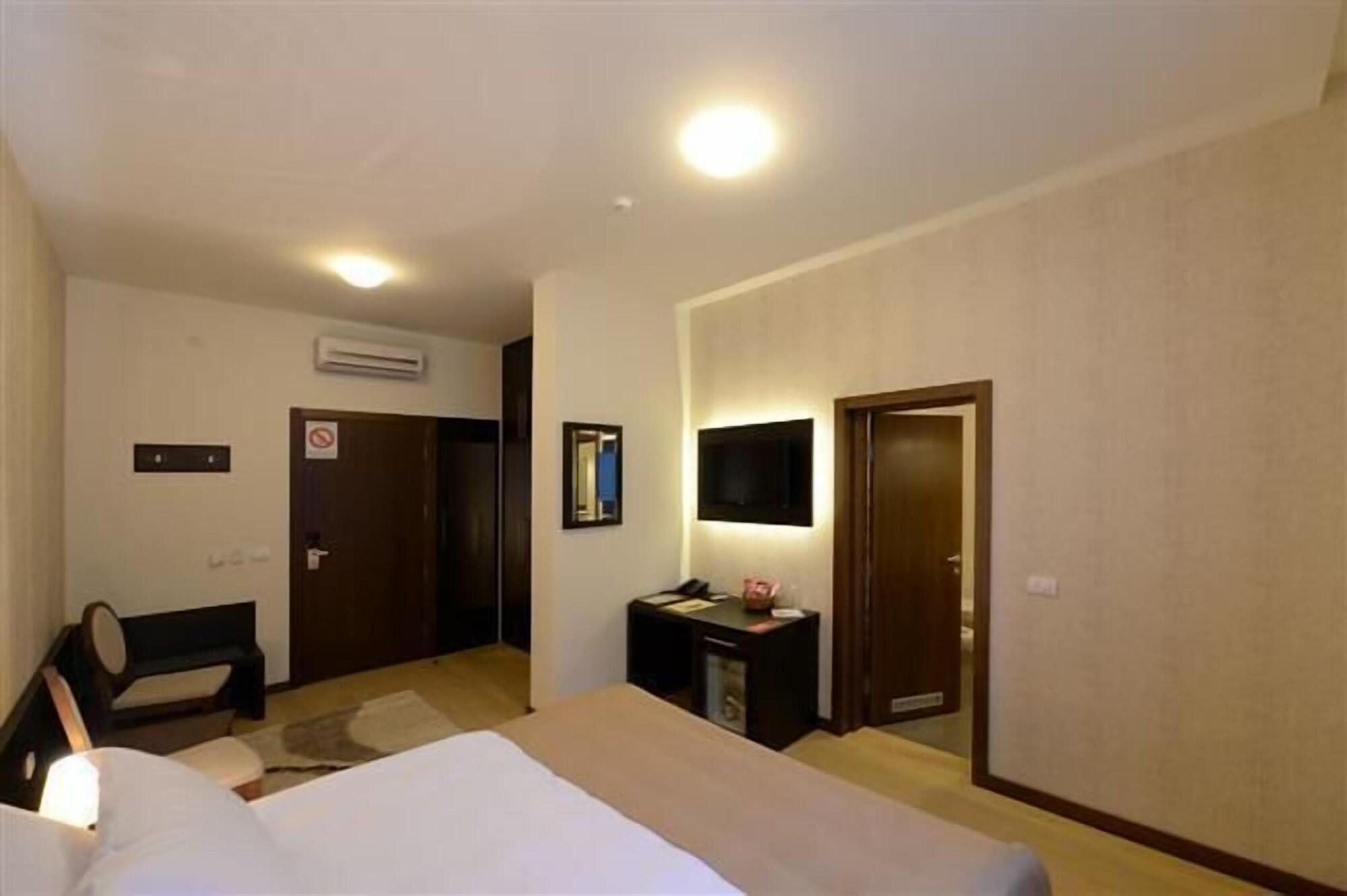 Hotel Majdan Belgrad Dış mekan fotoğraf