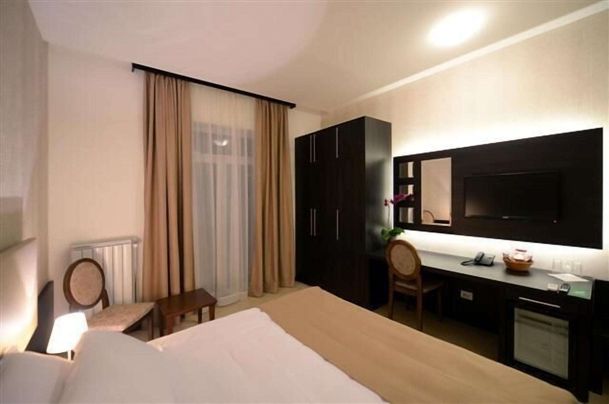 Hotel Majdan Belgrad Dış mekan fotoğraf