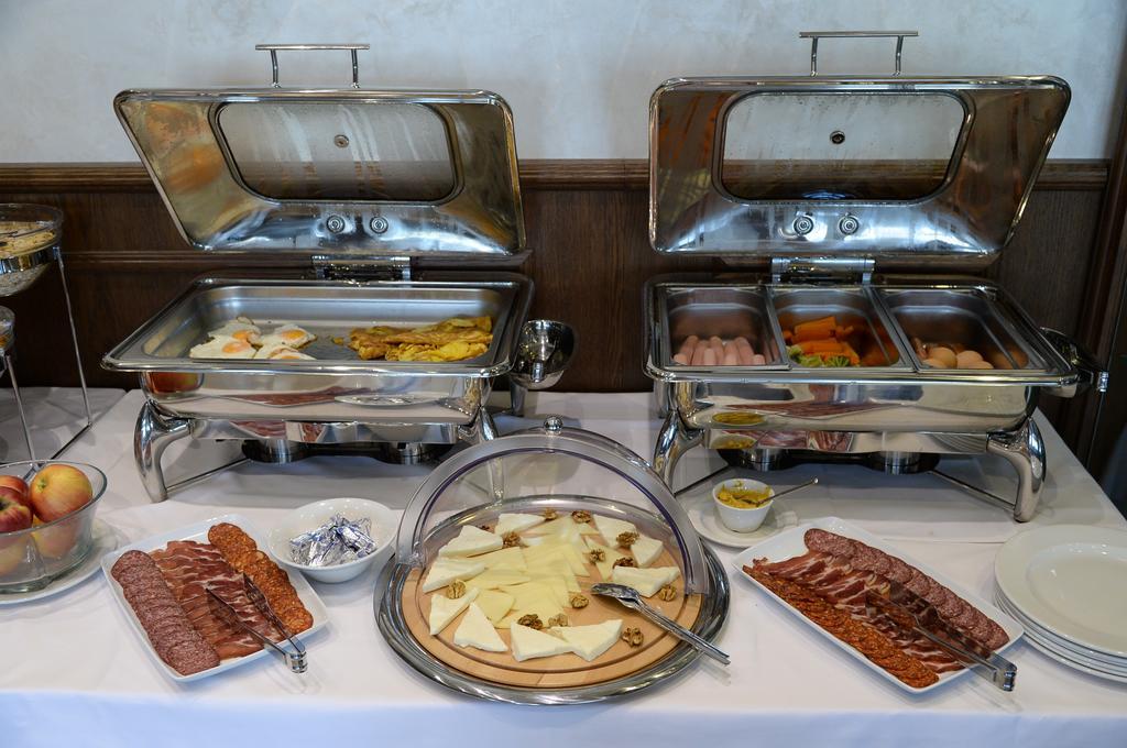 Hotel Majdan Belgrad Dış mekan fotoğraf